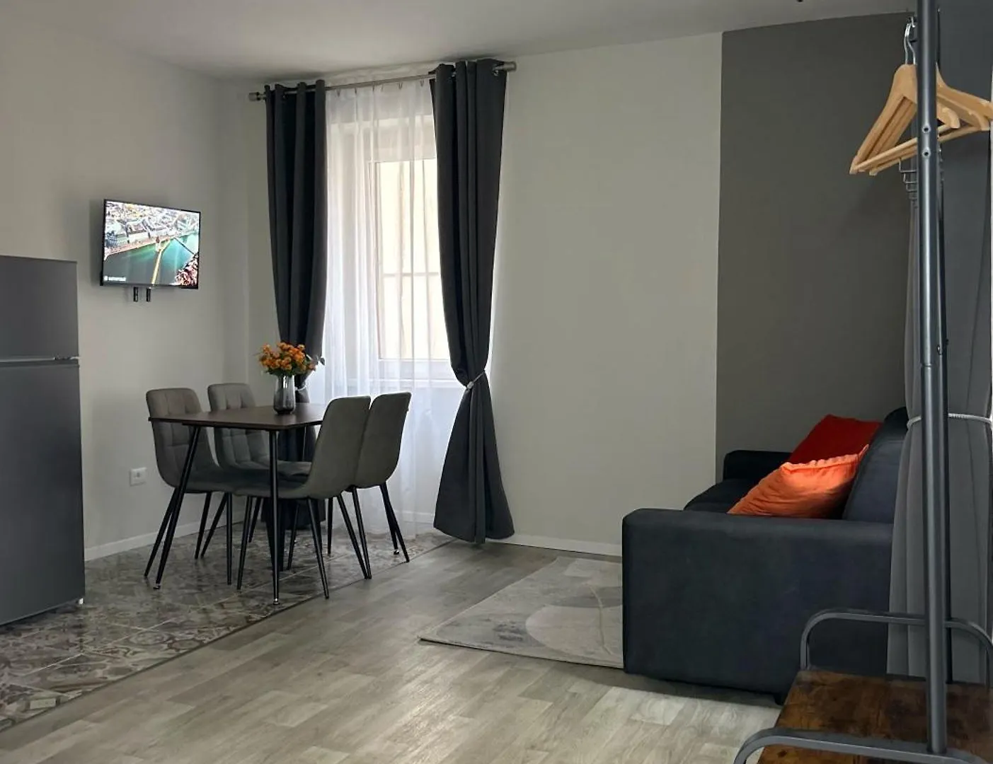 Timco Apartment With Big Terrace, Partial Lake View And Air-Conditioner Torno