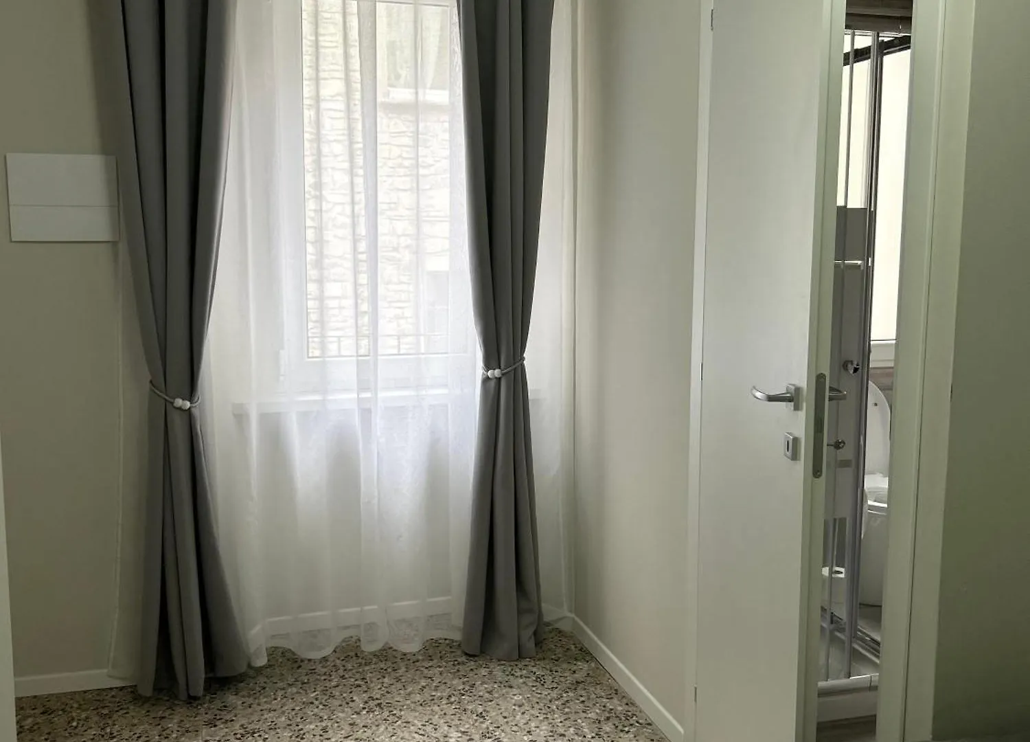 Timco Apartment With Big Terrace, Partial Lake View And Air-Conditioner Torno 0*,  Italy