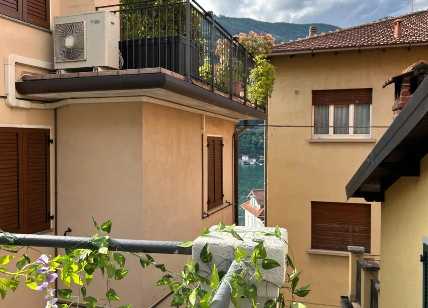 Timco Apartment With Big Terrace, Partial Lake View And Air-Conditioner Torno