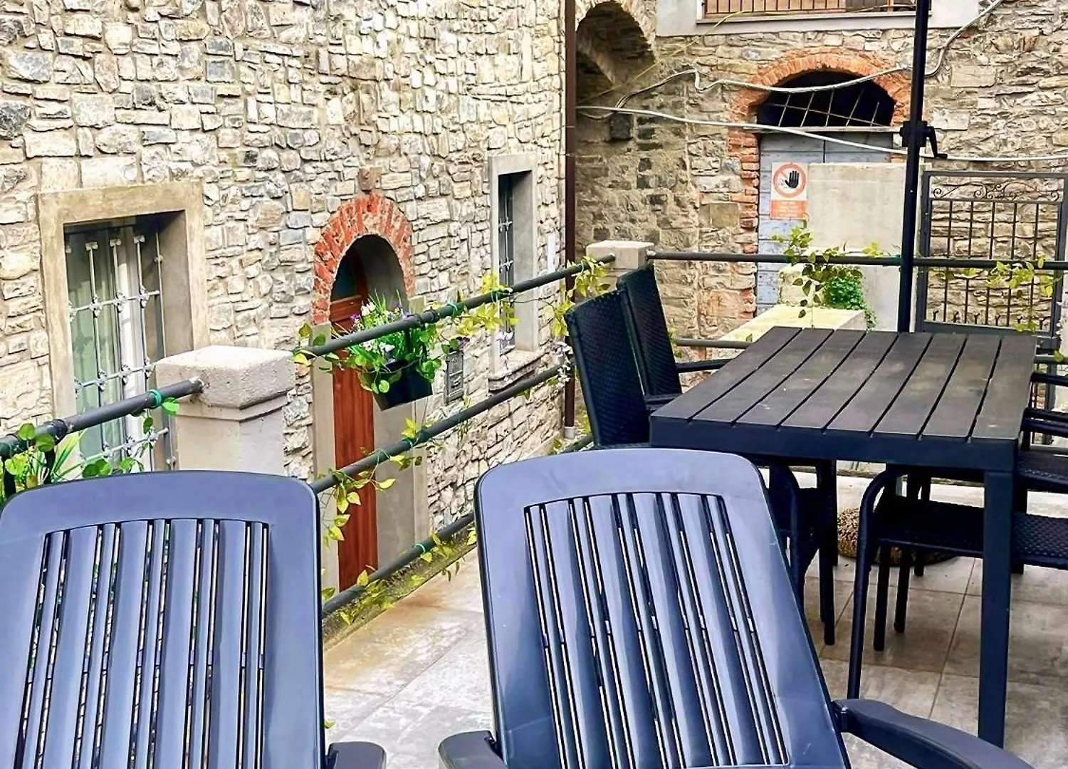 Timco Apartment With Big Terrace, Partial Lake View And Air-Conditioner 托尔诺