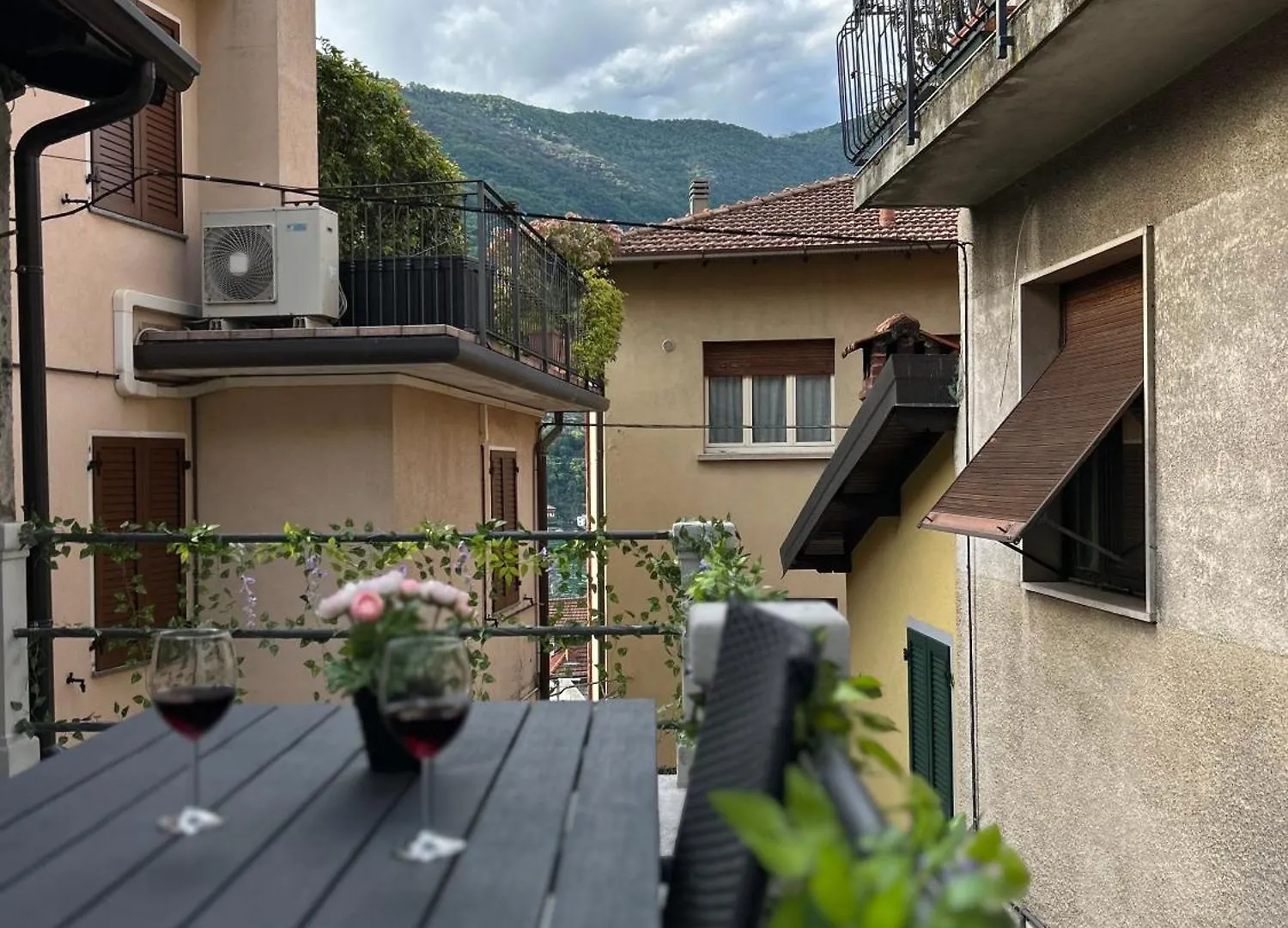 Timco Apartment With Big Terrace, Partial Lake View And Air-Conditioner Torno